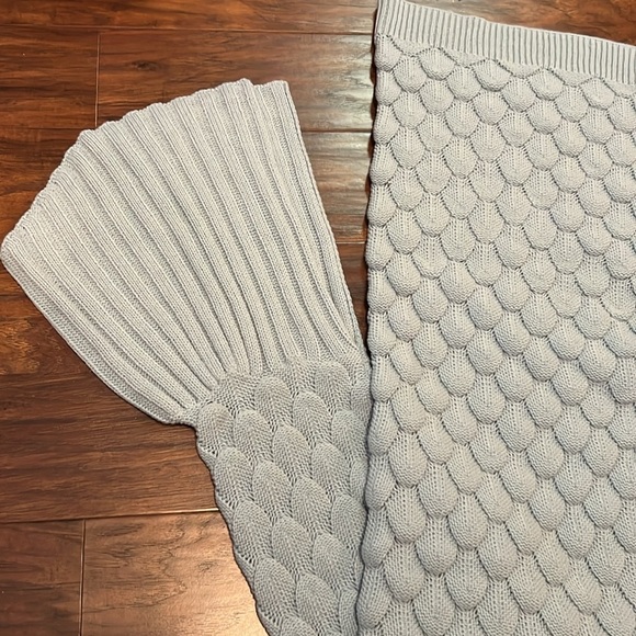 Kensie Mermaid Throw - Turquoise - Picture 2 of 5